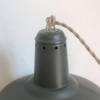 Image suspension tôle émaillée