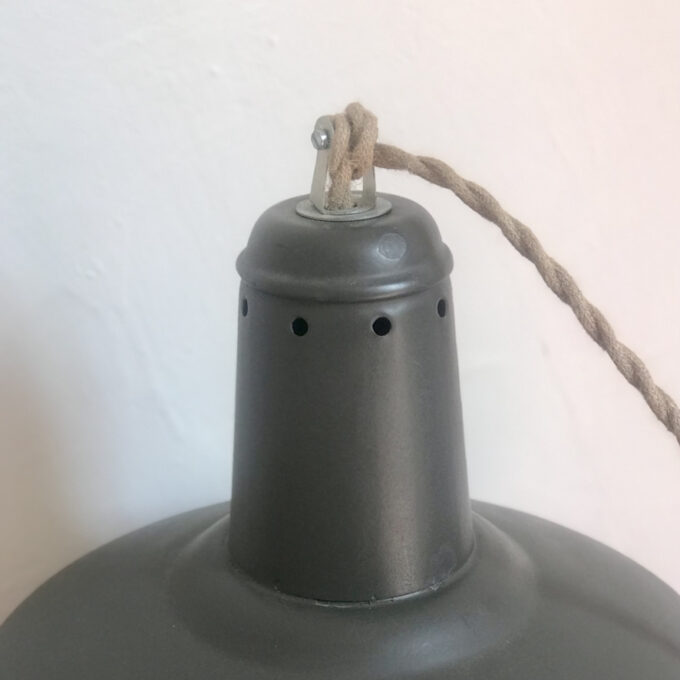 Image suspension tôle émaillée