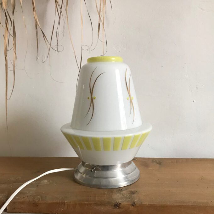 Image de la Lampe de table opaline vintage