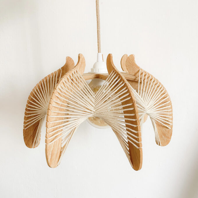 Photo de la suspension vintage en fil et bois