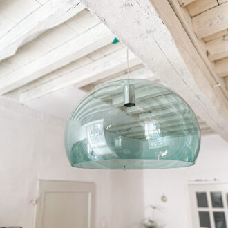 Photo de la suspension modèle FL/Y pour Kartell du designer italien Ferruccio Laviani