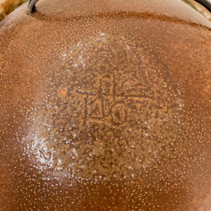 Lampe en grès et laine Photo de la lampe en grès et laine