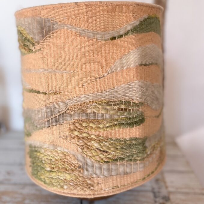 Lampe en grès et laine Photo de la lampe en grès et laine