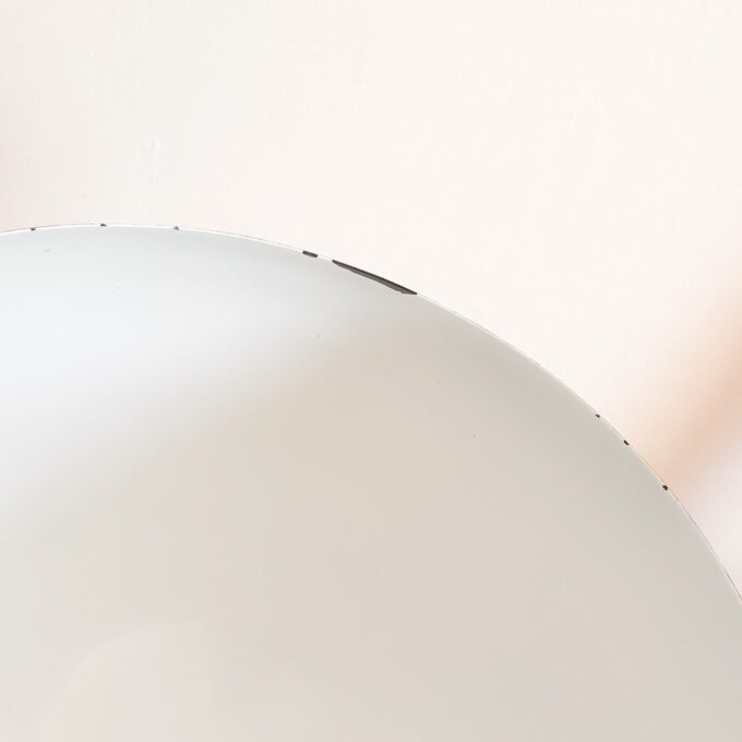 Image suspension en métal noir