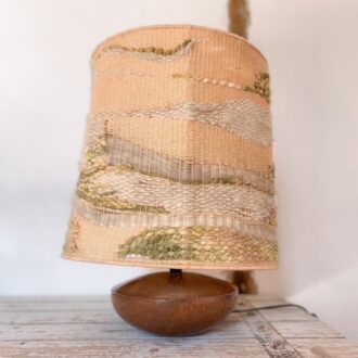 Photo de la lampe en grès et laine