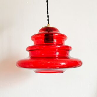 photo suspension en verre rouge vintage