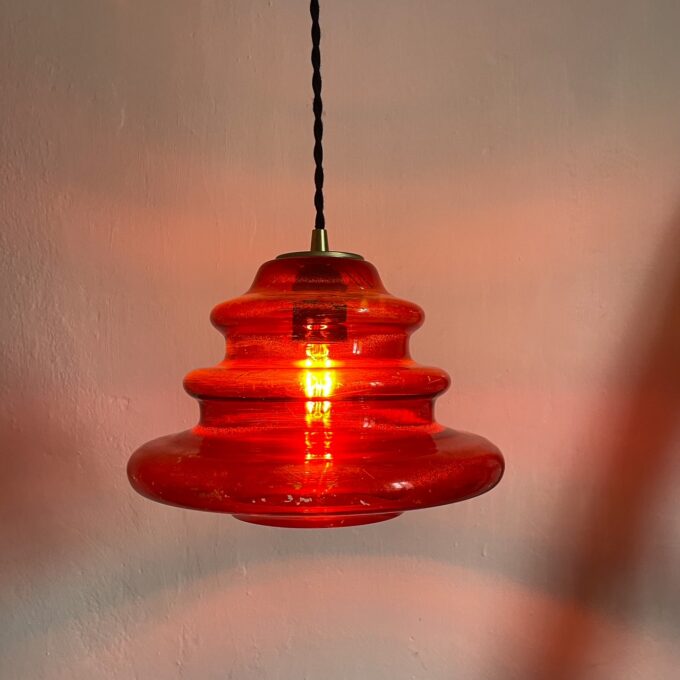 suspension en verre rouge vintage photo suspension en verre rouge vintage