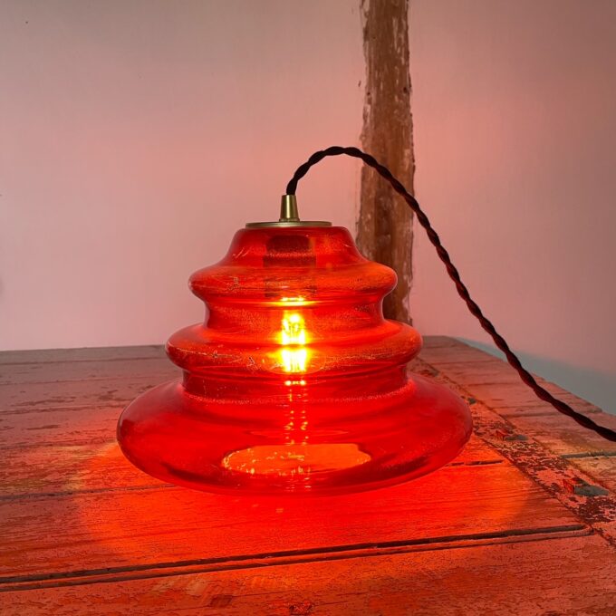 suspension en verre rouge vintage photo suspension en verre rouge vintage