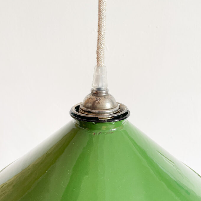 Suspension industrielle en tôle émaillée image suspension industrielle en tôle émaillée