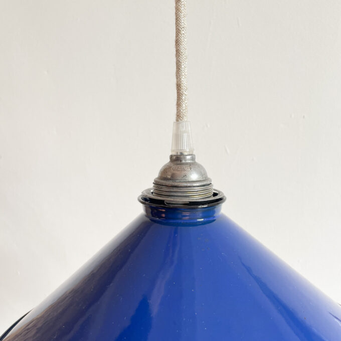 Suspension industrielle en tôle émaillée image suspension industrielle en tôle émaillée