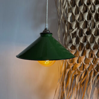 image suspension industrielle en tôle émaillée