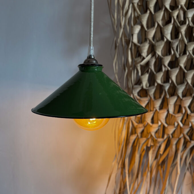 Suspension industrielle en tôle émaillée image suspension industrielle en tôle émaillée