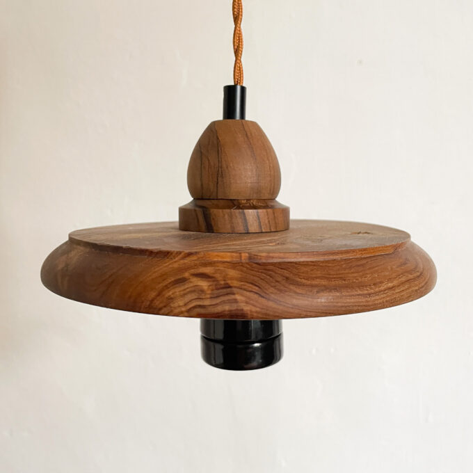 Suspension en bois artisanale vintage image suspension en bois artisanale vintage