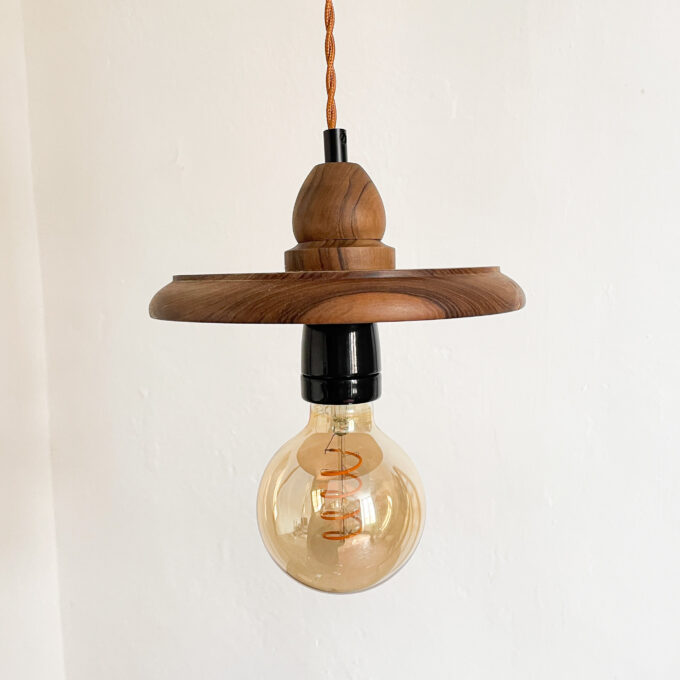 Suspension en bois artisanale vintage image suspension en bois artisanale vintage