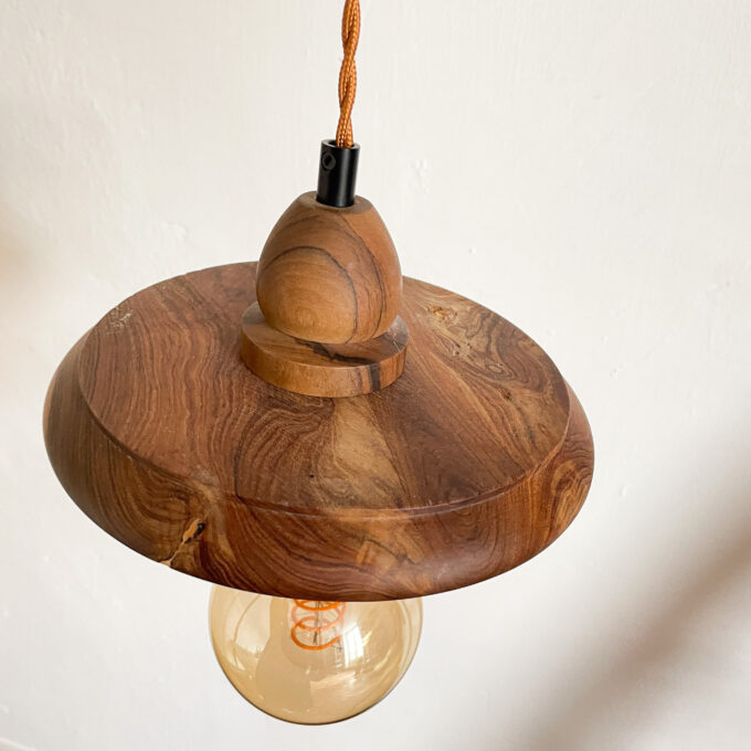 Suspension en bois artisanale vintage image suspension en bois artisanale vintage