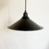 image suspension en métal noir