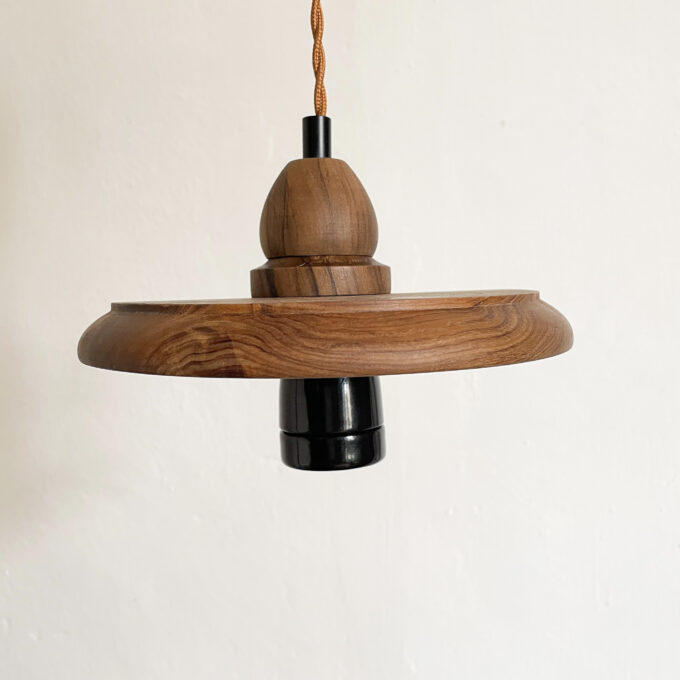 Suspension en bois artisanale vintage image suspension en bois artisanale vintage