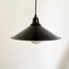 image suspension en métal noir
