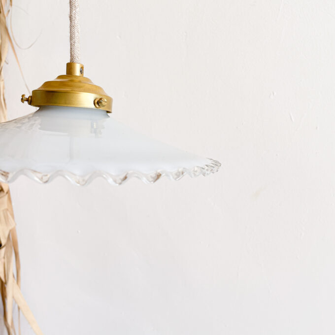 image suspension opaline blanche