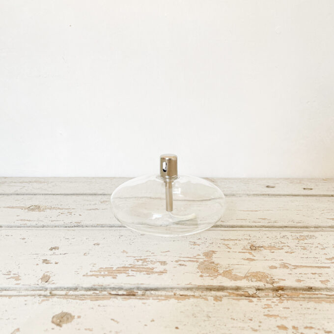 photo lampe à huile en verre ronde