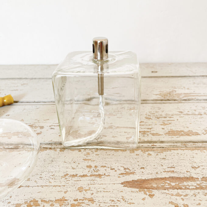 lampe à huile en verre cube photo lampe à huile en verre cube