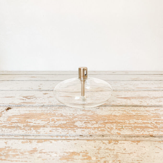 photo lampe à huile en verre ronde