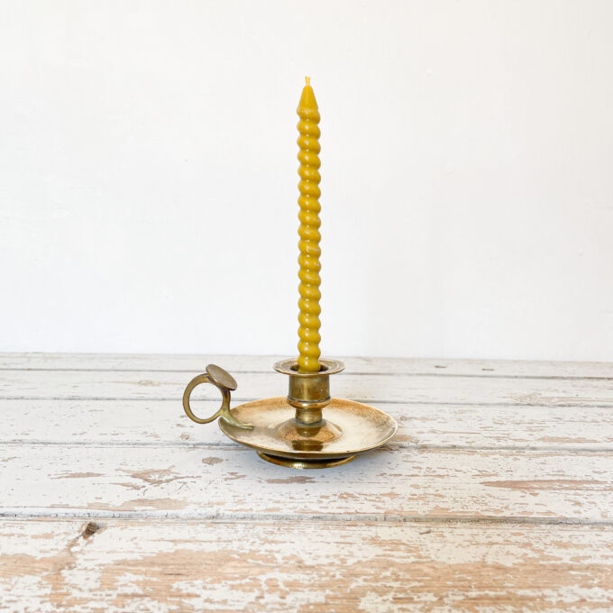 Bougeoir en laiton à main photo bougeoir en laiton à main