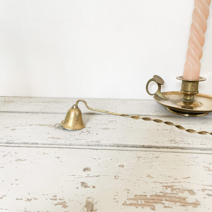 7EDD3CAF-E7F3-4C67-BA08-C8F69875BDC2_1_201_a photo éteignoir à bougie en laiton